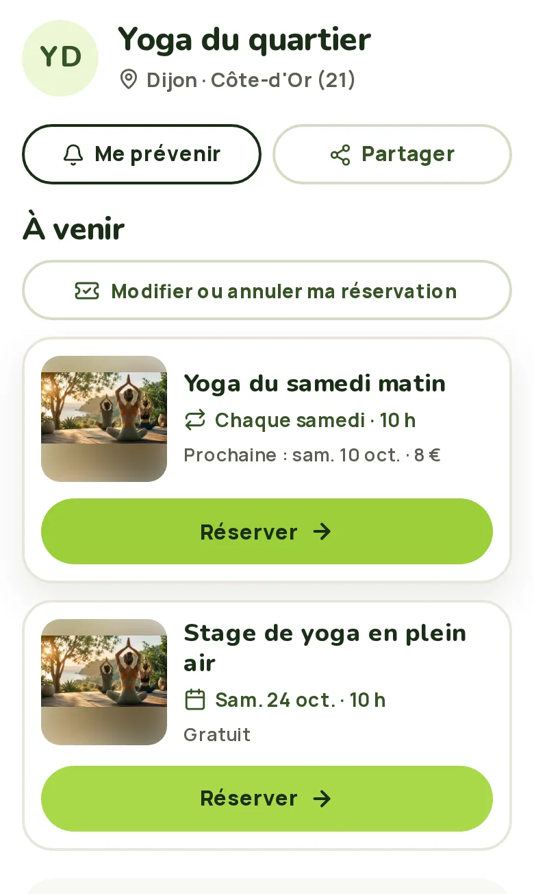 Page publique d’un organisateur sur téléphone : son nom, un bouton « Me prévenir » pour s’abonner, et ses activités à venir avec un bouton « Réserver ».